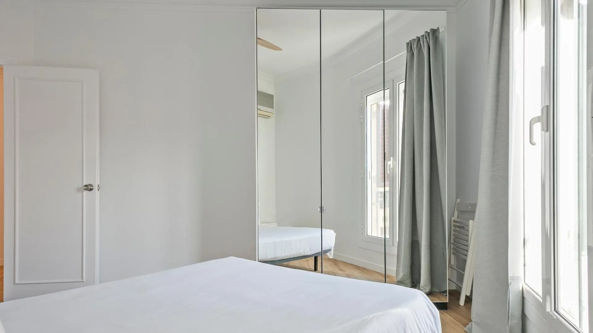 ברצלונה The Corner Apartments By Aspasios