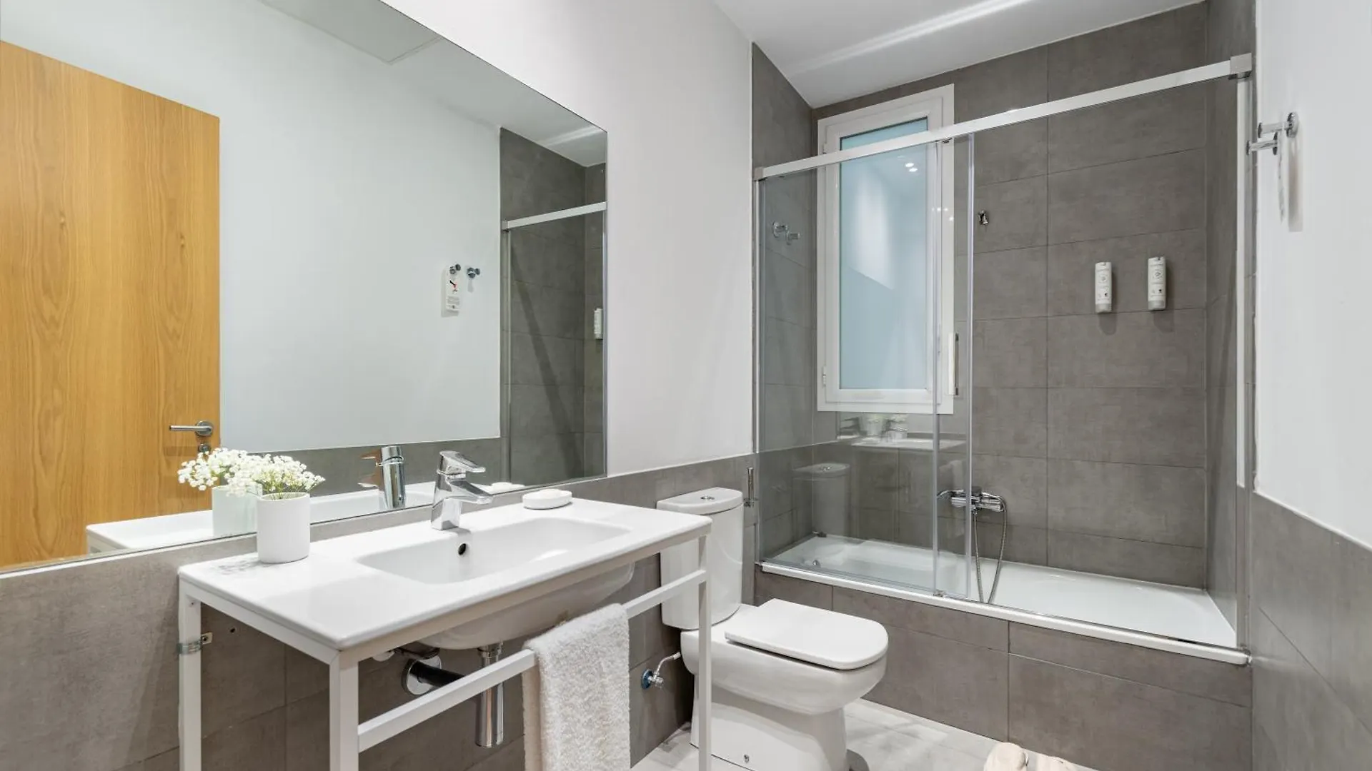 The Corner Apartments By Aspasios Barcellona